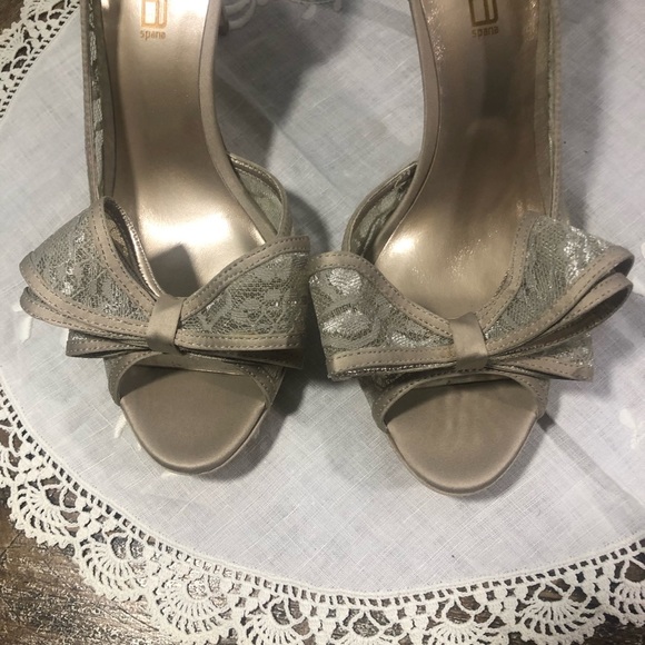 Moda Spana Lace Kitten Heel With Bows Size 8.5 - Picture 4 of 8